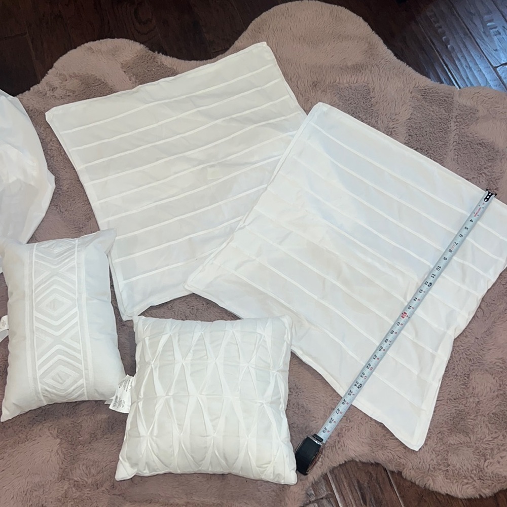 Threshold Clipped Jacquard 2 Euro Shams, 2 Decorative pillows, 1 queen bedskirt​ - Picture 10 of 16